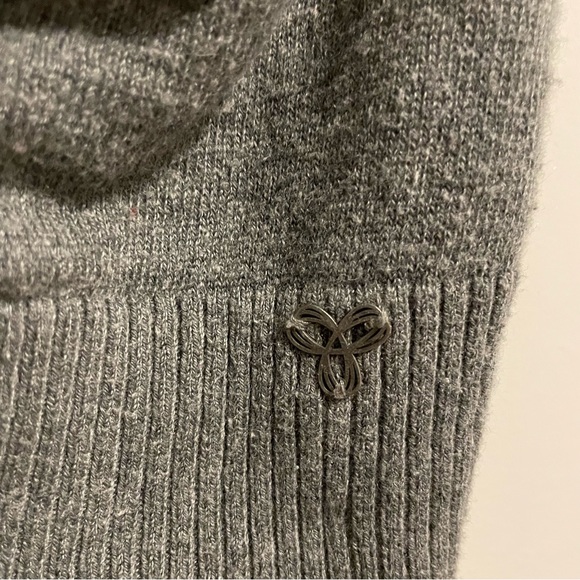 Aritzia Tna Light Gray Wool Button Up Sweater Vest - Picture 6 of 8
